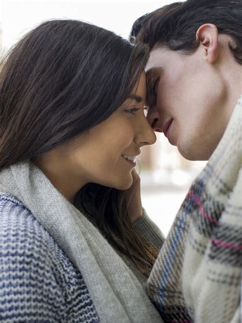 mujeres besos con lengua